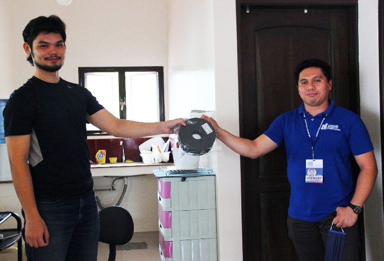 Task Force Bangon Marawi Shared Service Facility Coordinator, Joebert Maglangit, of DTI Region 10 turned over rolls of filament to Joseph Fernan. 