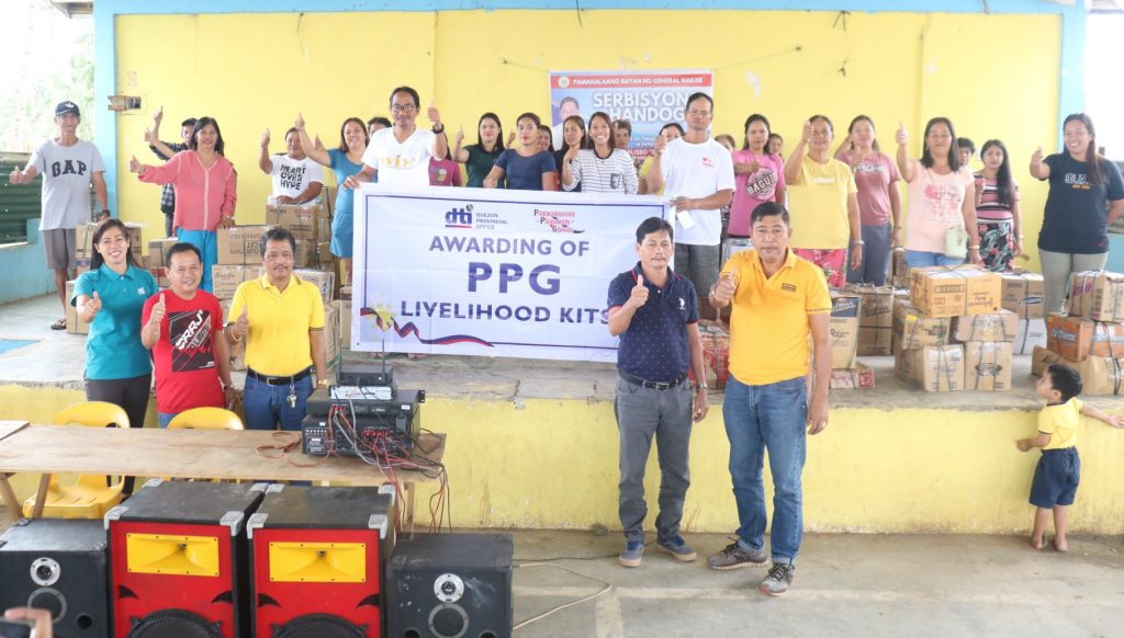 Awarding of PPG business kits in General Nakar. 