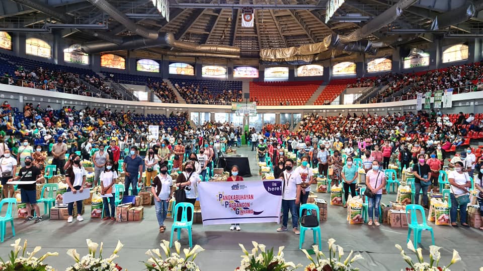 Group photo: Attendees of the seminar and awarding of PPG livelihood kits