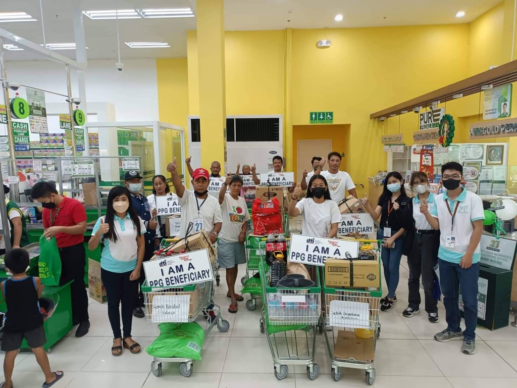 Group picture of the PPG beneficiaries from Calauag, Quezon