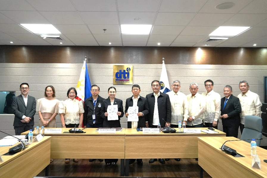 Group photo of government and organization officials, from left to right: DTI Asec. Agaton Uvero, DPWH Usec. Maria Catalina Cabral, DOLE Usec. Carmela Torres, PCAB Chair Dr. Pericles Dakay, DTI Secretary Cristina Roque, National Security Adviser Eduardo Año, NSC DDG Marlo Guloy, PDCB Chair Engr. Liberito Espiritu, POCB Chair Engr. Isidro Consunji, CMDF Engr. Jerico Borja, CIAP Board Member Engr. Ramon Allado, and PCA President Engr. Gerardo Pancho.