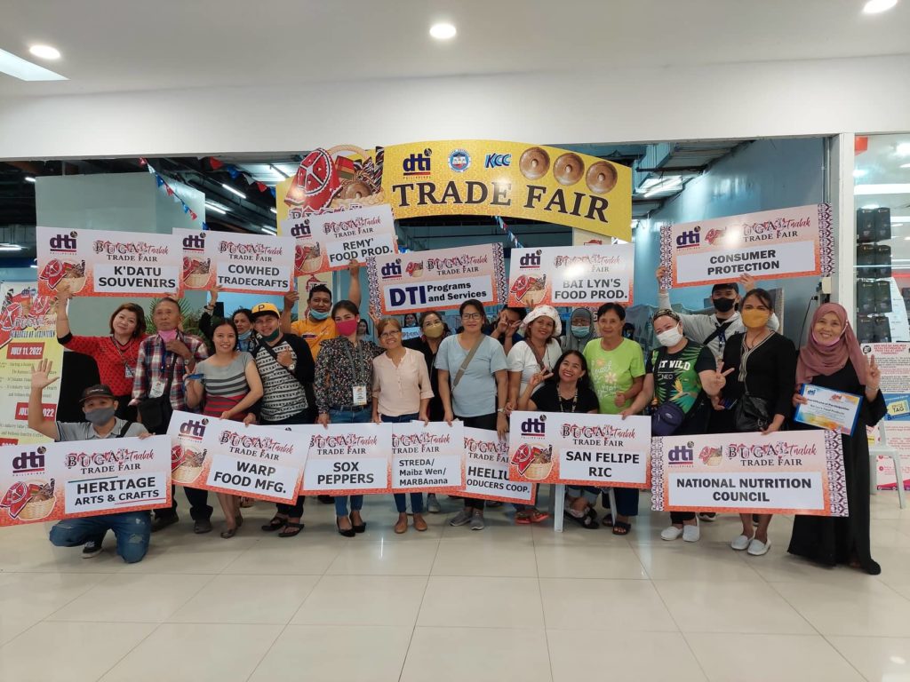 Group photo of exhibitors during the Bugal Tnalak Trade Fair