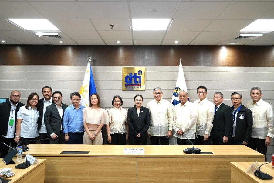 Group photo of officials, from left to right: CIAC Exec. Dir. Atty. Jerome Matas, CMDF Exec. Dir. Ofelia Usigan, CIAP and PCAB Exec Dir. Atty. Herbert Matienzo, DTI Asec. Agaton Uvero, NEDA Asec. Roderick Planta, DPWH Usec. Mara Catalina Cabral, DOLE Usec. Carmela Torres, DTI Sec. Ma. Cristina Roque, PDCB Chair Engr. Levy Espiritu, POCB Chair Engr. Isidro Consunji, CMDF Member Engr. Jerico Borja, CIAP Board Member Engr. Ramon Allado, PCAB Chair Dr. Pericles Dakay, and PCA President Engr. Gerardo Pancho.