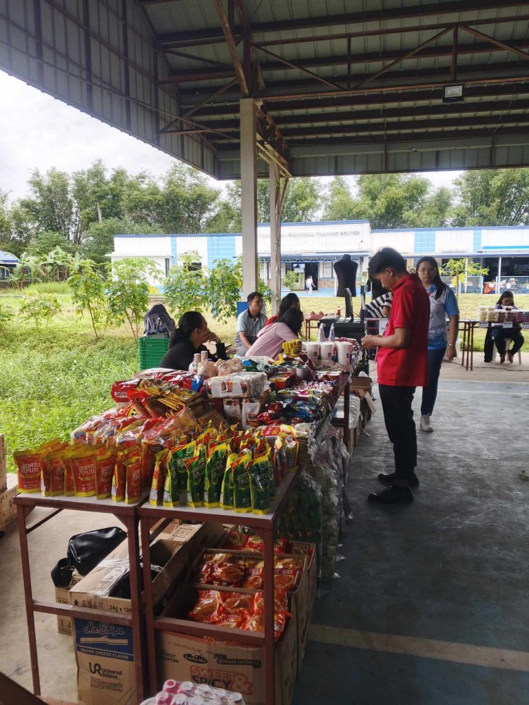 MSMEs participating at the DA-DOLE Kadiwa ng Pangulo in Calauan