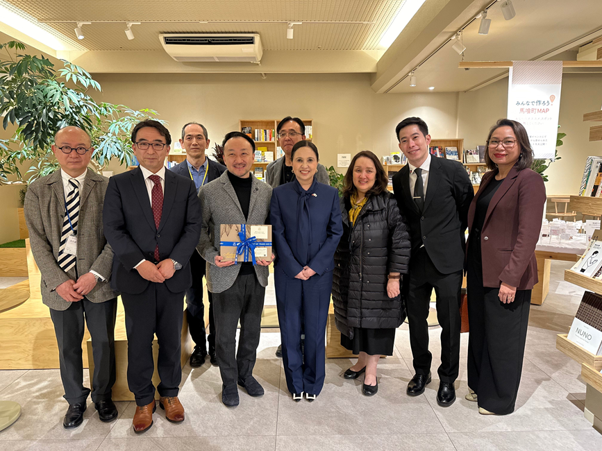 Group photo of Philippine and Japanese officials at Etoile Kaito & Co., Inc. DTI Secretary Roque is in the center. 