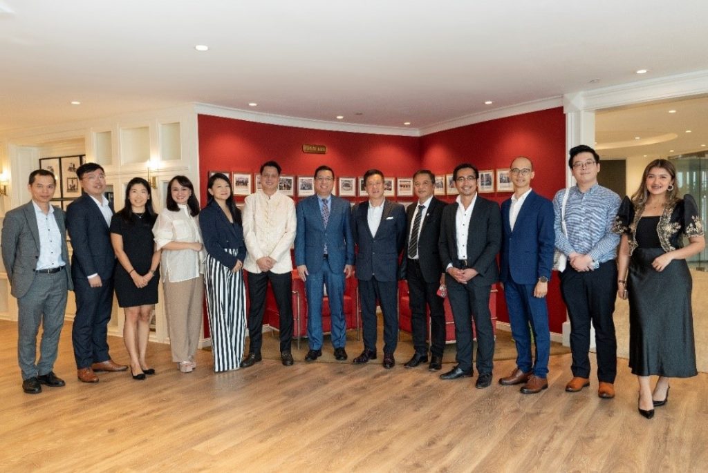 (L-R): Mr. Cliff Tam, Senior Vice President of Global Data Strategy & Operations, International Business of HGC; Mr. Chris Wong, Deputy Head of Carrier Data, International Business of HGC; Ms. Haley Kwok, Assistant Vice President of Financial Analysis & Strategy, International Business of HGC; Ms. Ysa FucoyLazol, Head of Legal & Regulatory of Philippines, International Business of HGC; Ms. Serenity Wang, Assistant Vice President of Business Development & Project Liaison, International Business of HGC; Mr. Michael De Castro, First VP of In-Country Project Investment, International Business of HGC; DTI Undersecretary Dr. Ceferino S. Rodolfo; Mr. Andrew Kwok, CEO of HGC; Director Ernesto C. Delos Reyes, Jr., BOI-IAS; Atty. Roberto B. Mabalot, JP., Vice Consul (Commercial) and Commercial Attache, PTIC-HK; Mr. Raymond Yim, Senior Manager of Marcom, PR & Corporate Affairs, International Business of HGC; Mr. Wilson Wong, Philippine Trade and Investment Center - Hong Kong; Ms. Elaine Estudillo, Business Support Specialist of Philippines, International Business of HGC
