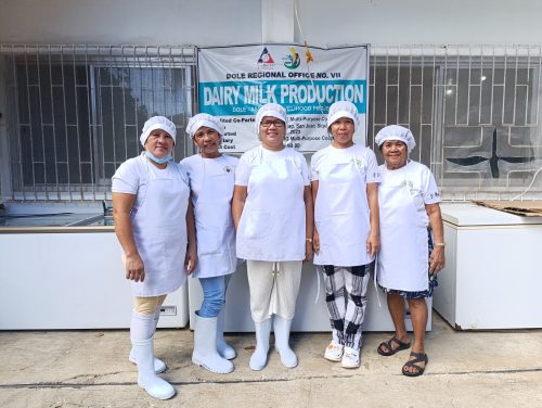 Photo of the female members of the Kababayen-an Alang sa Paglambo sa Nadudnong Industriya sa Gatas Multipurpose Cooperative (KAPANIG) in Siquijor.