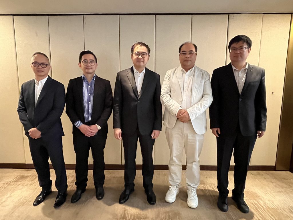 Secretary Frederick D. Go, Special Assistant to the President for Investment and Economic Affairs (middle) and DTI-PTIC representatives Vice Consul (Commercial) Froilan Pamintuan of PTIC-Guangzhou (leftmost) and Vice Consul (Commercial) Roberto Mabalot Jr. of PTIC-Hong Kong, with Good Manufacturing (Dongguan) Chairman Sloan Shao (rightmost), and Zhejiang Yonghe Textile Group Chairman Wang Zhenhua (2nd from right) 