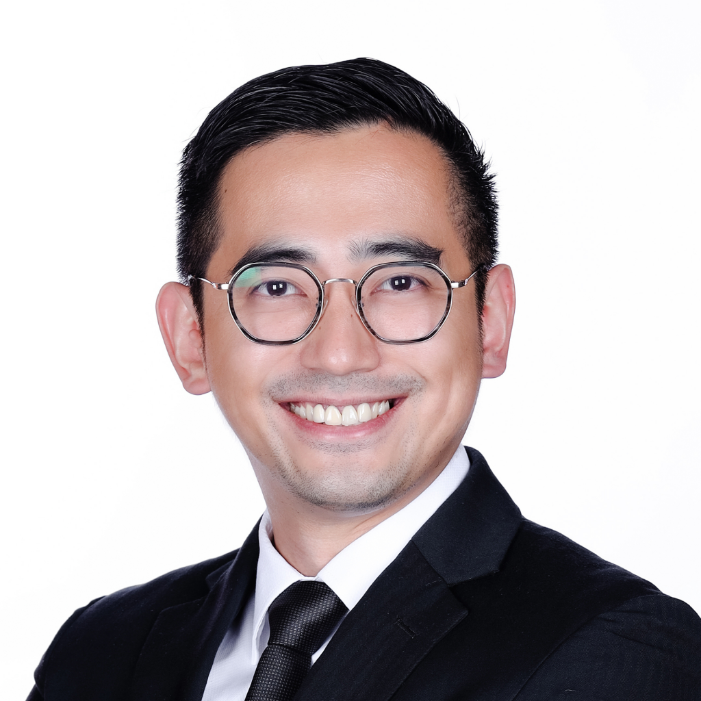 Portrait of Vice Consul (Commercial) Roberto B. Mabalot Jr.