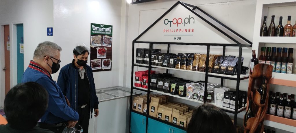 Sec Mon looking at OTOP Products

