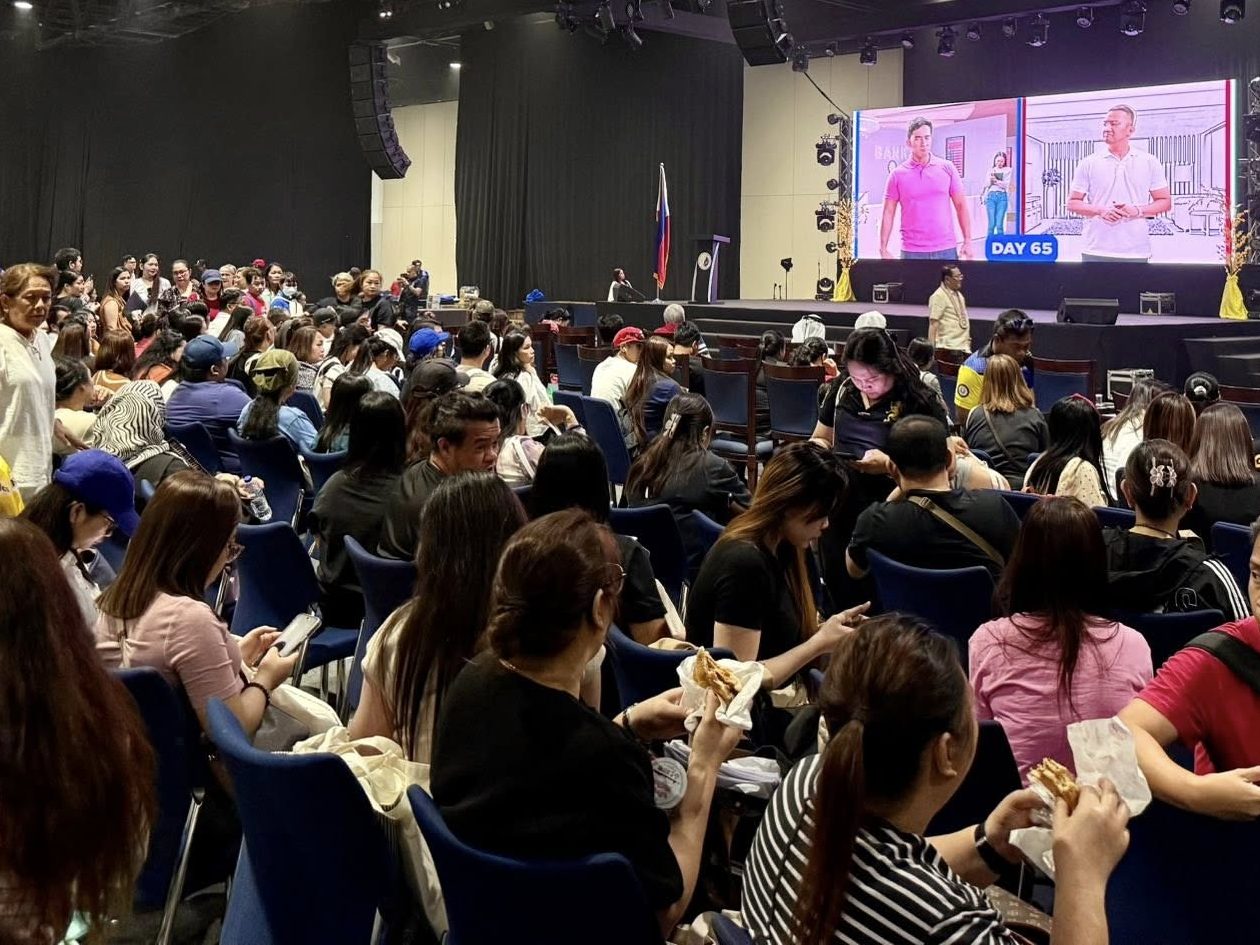 Participating OFWs at the Serbisyo Caravan in Dubai.