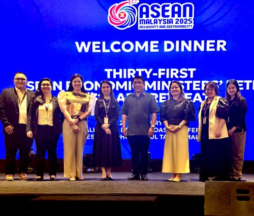 The Philippine Delegation at the 31st ASEAN Economic Ministers' (AEM) Retreat and Related Meetings, led by DTI Undersecretary Atty. Allan B. Gepty (fifth from left); PTIC Kuala Lumpur Commercial Counsellor Norjamin Delos Reyes (fourth from left).