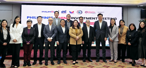 The Philippine delegation led by Director General Theo Panga (6th from right) of the Philippine Economic Zone Authority (PEZA) and Vice Consul (Commercial) Froilan Pamintuan (5th from left) of the Philippine Trade and Investment Center in Guangzhou (PTIC Guangzhou) with some business guests at the sidelines of the Philippine Forum in Xiamen co-organized with Aboitiz InfraCapital.