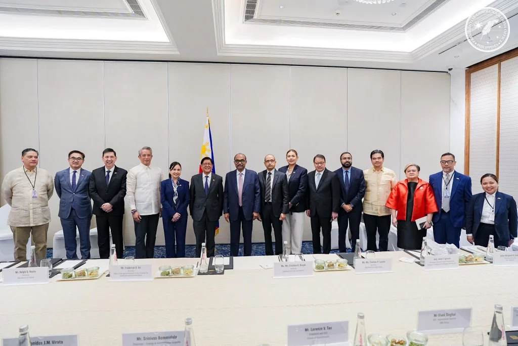 President Ferdinand R. Marcos Jr. and key government officials, together with GMR Group, Cavitex Holdings Inc., and House of Investments (Photo by the Presidential Communications Office)