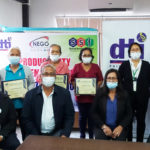 participants holding certificates during the hybrid consultation-session seminar