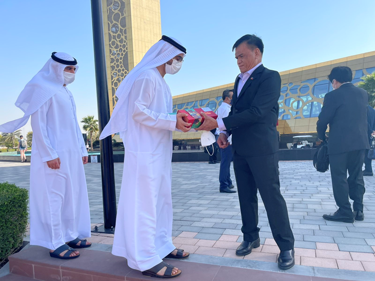  (Dubai Municipality, Executive Director for Business Development Mr. Ahmed Falasi; DTI Office of the Secretary Chief of Staff, Undersecretary Ireneo V. Vizmonte) 