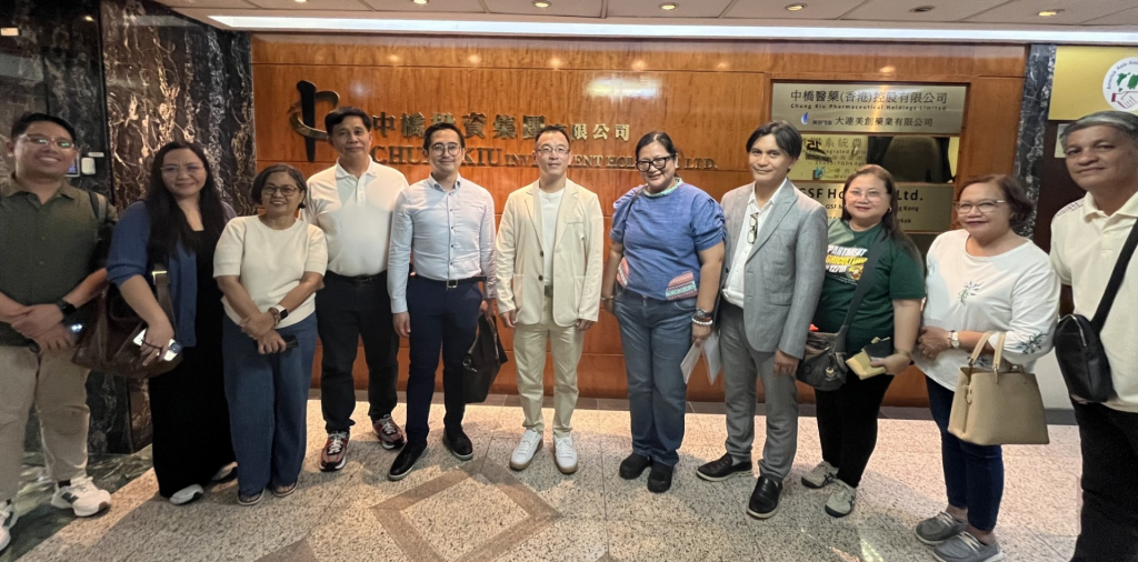 Group photo taken at the HJH Macau’s office on 27 June 2025. Key officials include Atty. Genevieve E. Velicaria-Guevarra, CESE, Assistant Secretary for Agribusiness, Marketing and Consumer Affairs, DA (5th from right); Mr. Jerome D. Bunyi, Agriculture Counsellor to China, OAC Beijing (4th from right); and Atty. Roberto B. Mabalot, Jr., Vice Consul Commercial and Commercial Attache, PTIC-HK (5th from right). 

 