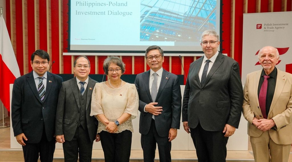 From left: Minister and Consul General Conrado B. Demdem, Jr. (Philippine Embassy, Warsaw); PEZA Director General Tereso Panga; H.E. Mrs. Leah M. Basinang-Ruiz, Ambassador of the Republic of the Philippines to Poland; PTIC-Berlin Commercial Counsellor Nicanor Bautista; Bartek Wasiewski, Head of the Foreign Trade Office, Polish Investment and Trade Agency (PAIH); and Chairman of JPP Marine, Mr. Zbigniew Jagniątkowski. 
