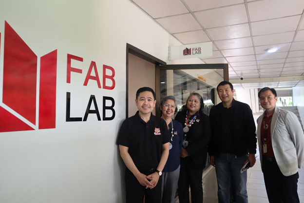 Officials from CIT-U and DTI Region 7 during the ceremonial launch of the AI FabLab in Cebu, showcasing the partnership for the region’s first AI-integrated fabrication laboratory under the DTI-SSF Program.