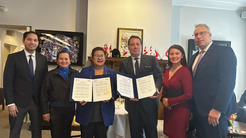 PTIC-Toronto Trade Commissioner Mario C. Tani (leftmost) together with key officials from the PCCI and CABC.