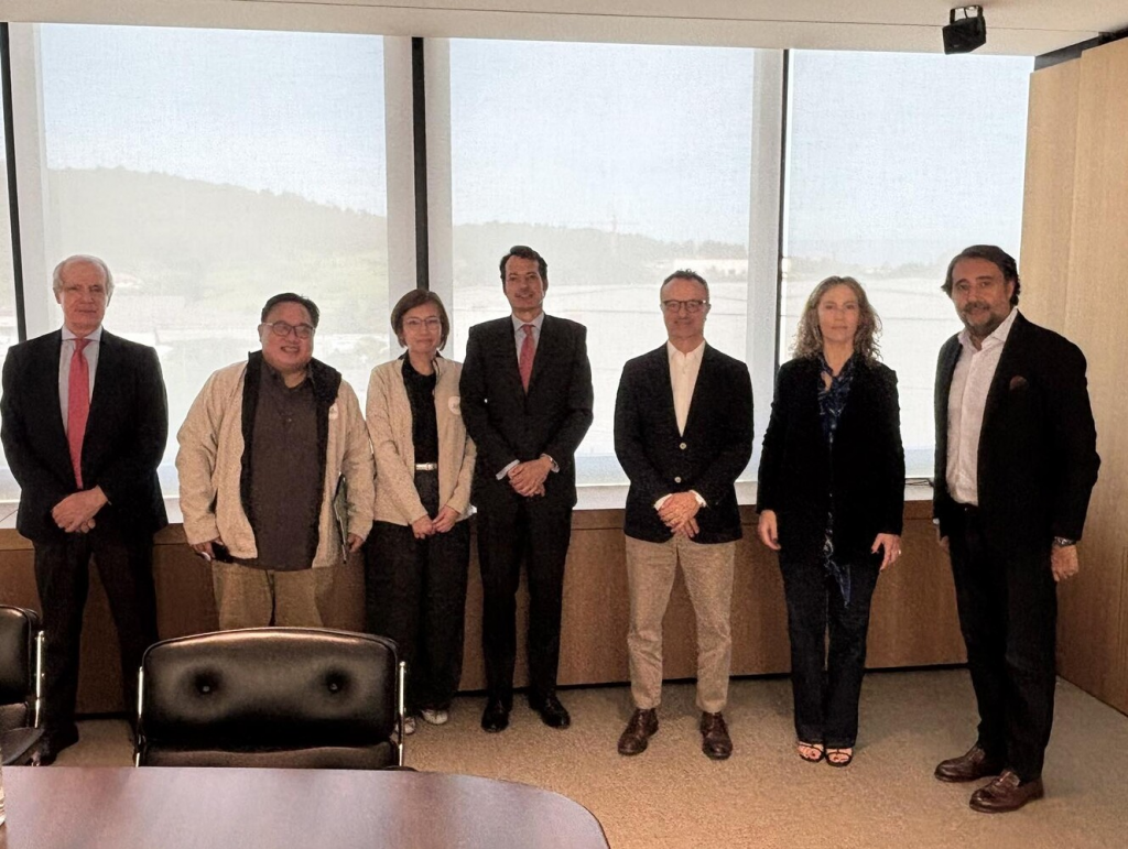 In photo (L-R): AVCO Legal Chairman Antonio Viñal,; PE Madrid Consul General Mark Hamoy; PTIC Madrid Commercial Counsellor Althea Antonio; Inditex Director of Public Affairs Santiago Martínez-Lage; Inditex Director of Communications Raúl Estradera; Inditex Director of Institutional Relations Iría Folla-Cisneros; Inditex Director of International Asia and Franchisees Iván Barberá. 