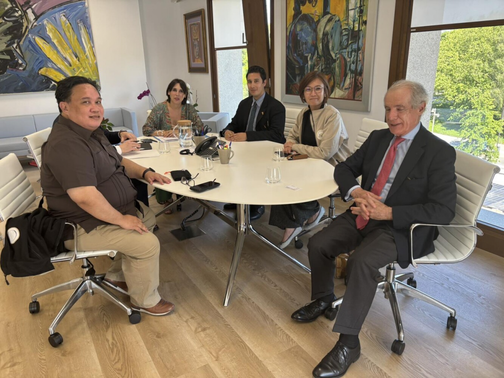 In photo (L-R): PE Madrid Consul General Mark Hamoy; Xunta de Galicia Regional Minister for Economy, Industry, and Innovation María Jesús Lorenzana; PTIC Madrid Trade Assistant Carlos Javier Barcelon; PTIC Madrid Commercial Counsellor Althea Antonio; AVCO Legal Chairman Antonio Viñal. 