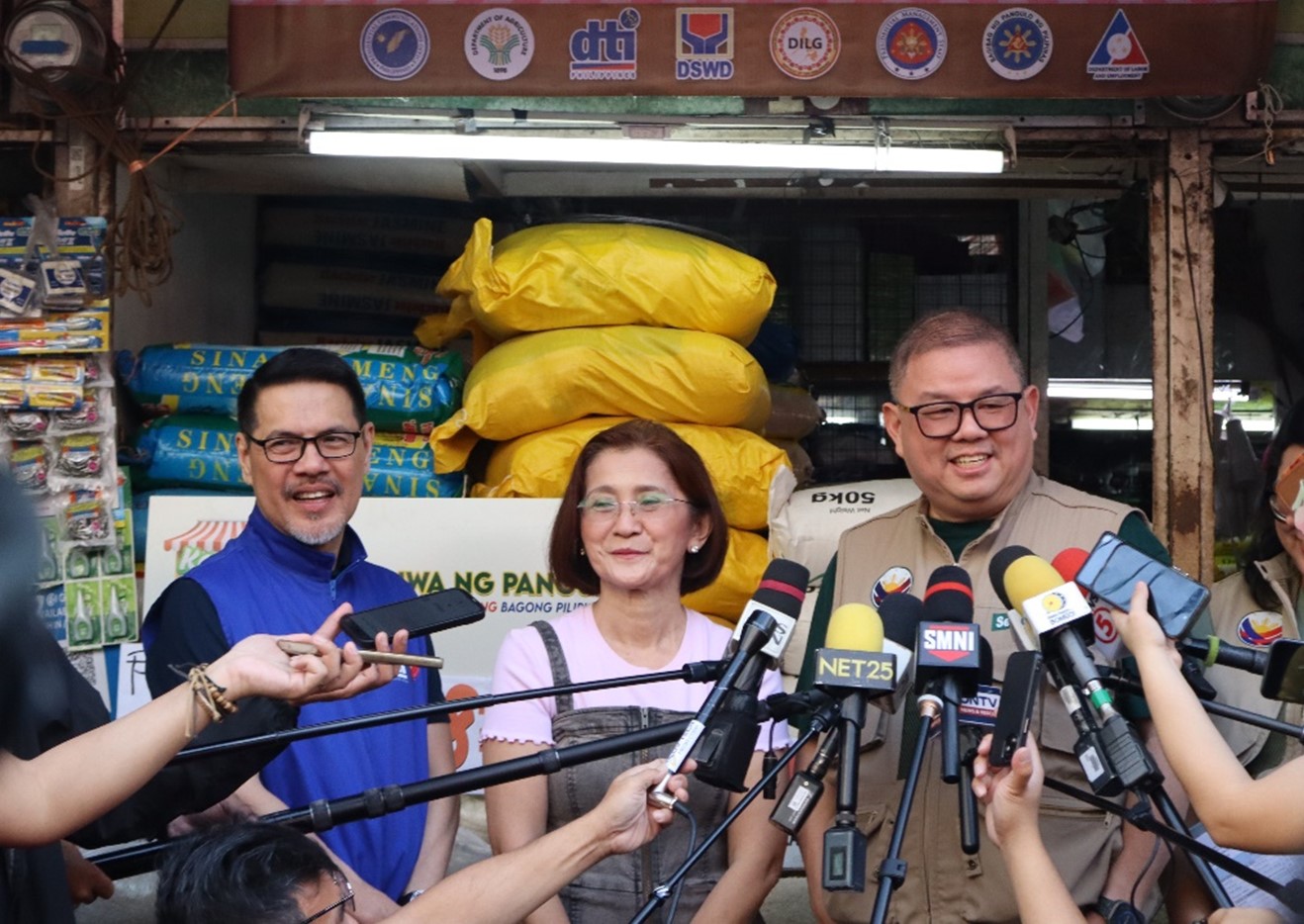 DTI-Fair Trade Group (FTG) Assistant Secretary Agaton Teodoro Uvero and DA Secretary Francisco Tiu Laurel Jr. talking to the press.